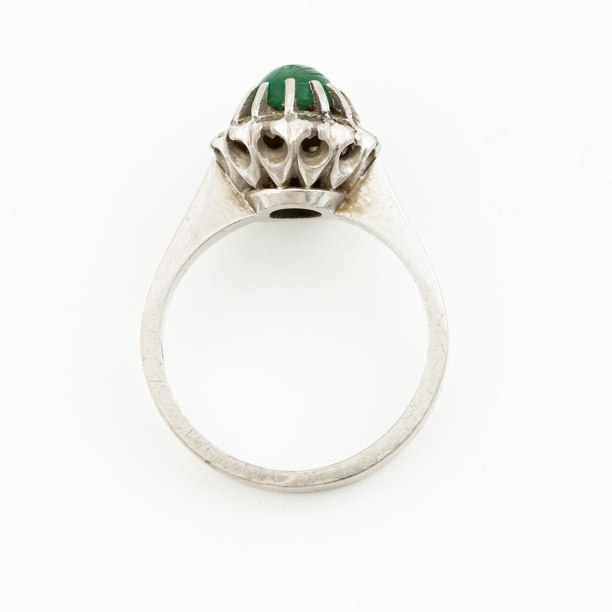 Ring, 18K white gold with cabochon-cut emerald and brilliant-cut diamonds.