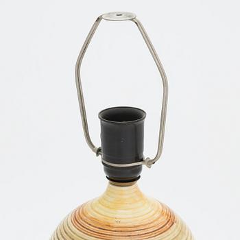 Annikki Hovisaari, a ceramic table light for Aarabia  1948-1949.