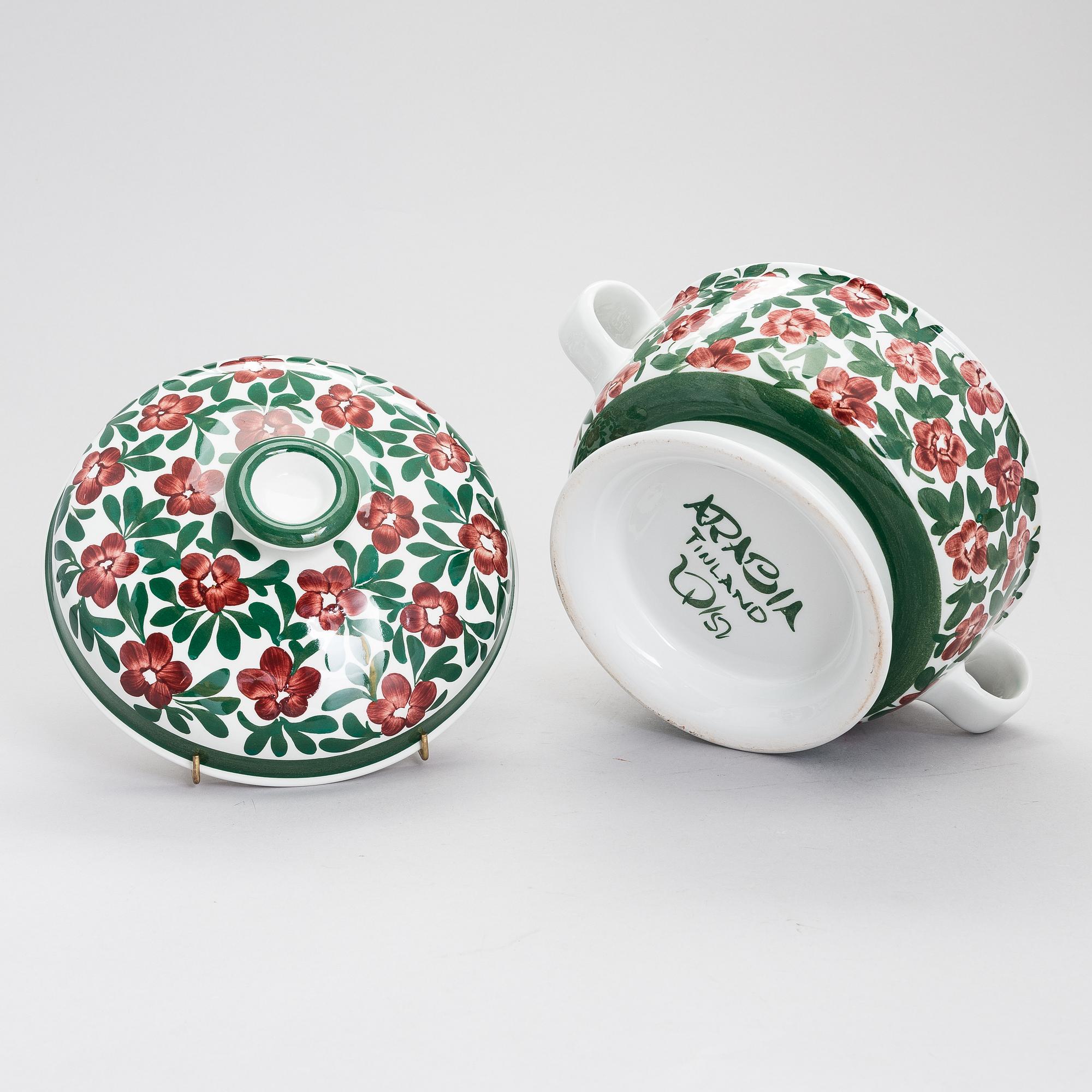 ULLA PROCOPÉ, A 'Purppurajenkka' porcelain terrine with lid signed Arabia Finland.