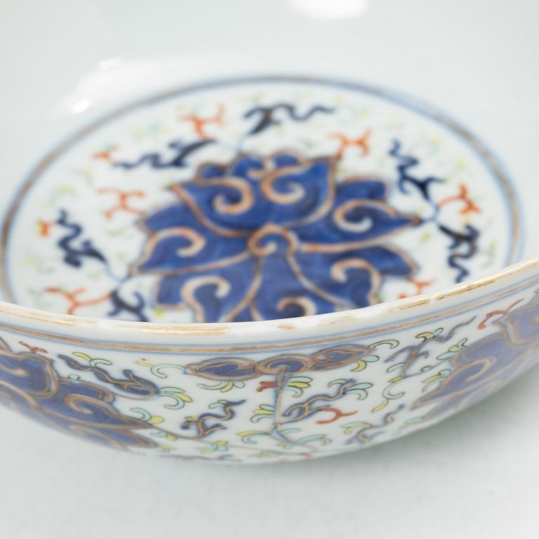 Skål, porslin, Kina, med Guanxus märke och period (1871-1909).