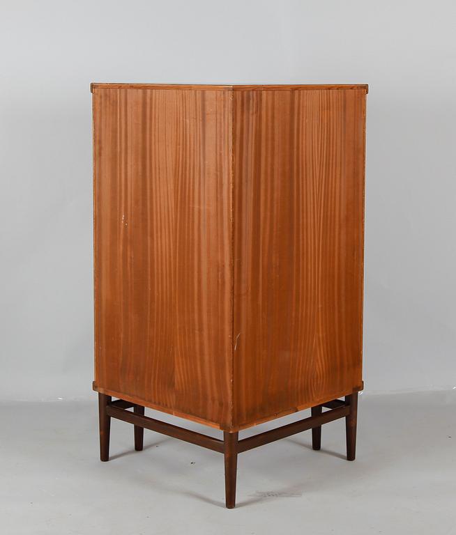 HÖRNSKÅP, 1900-talets mitt.