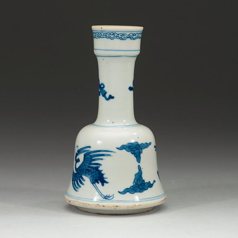 A blue and white Crane vase, Qing dynasty Kangxi (1662-1722).
