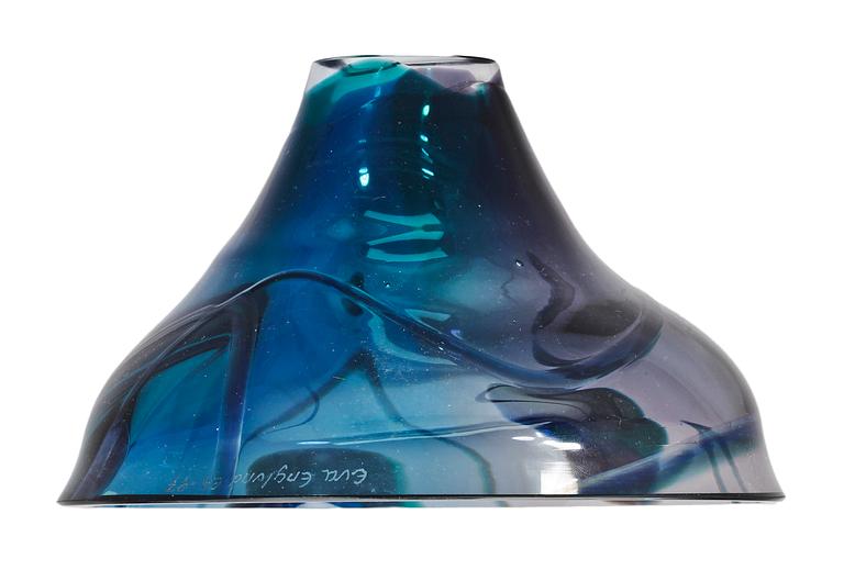 LAMPSKÄRM, glas, Eva Englund, sign o dat -97. Blåst av Wilke Adolfsson på Orrefors.