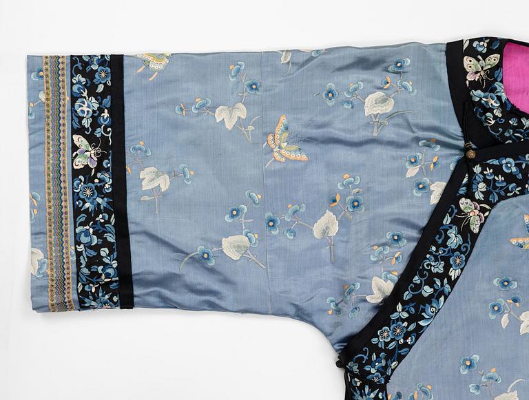 A lavender blue embroidered silk female informal robe, late Qing dynasty, 19th century.