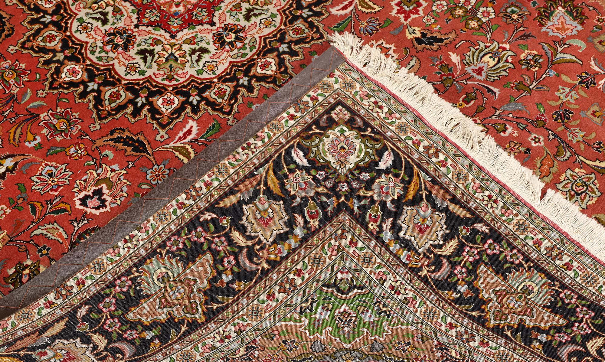 Matta, Täbriz, part silk, 292 x 202 cm.