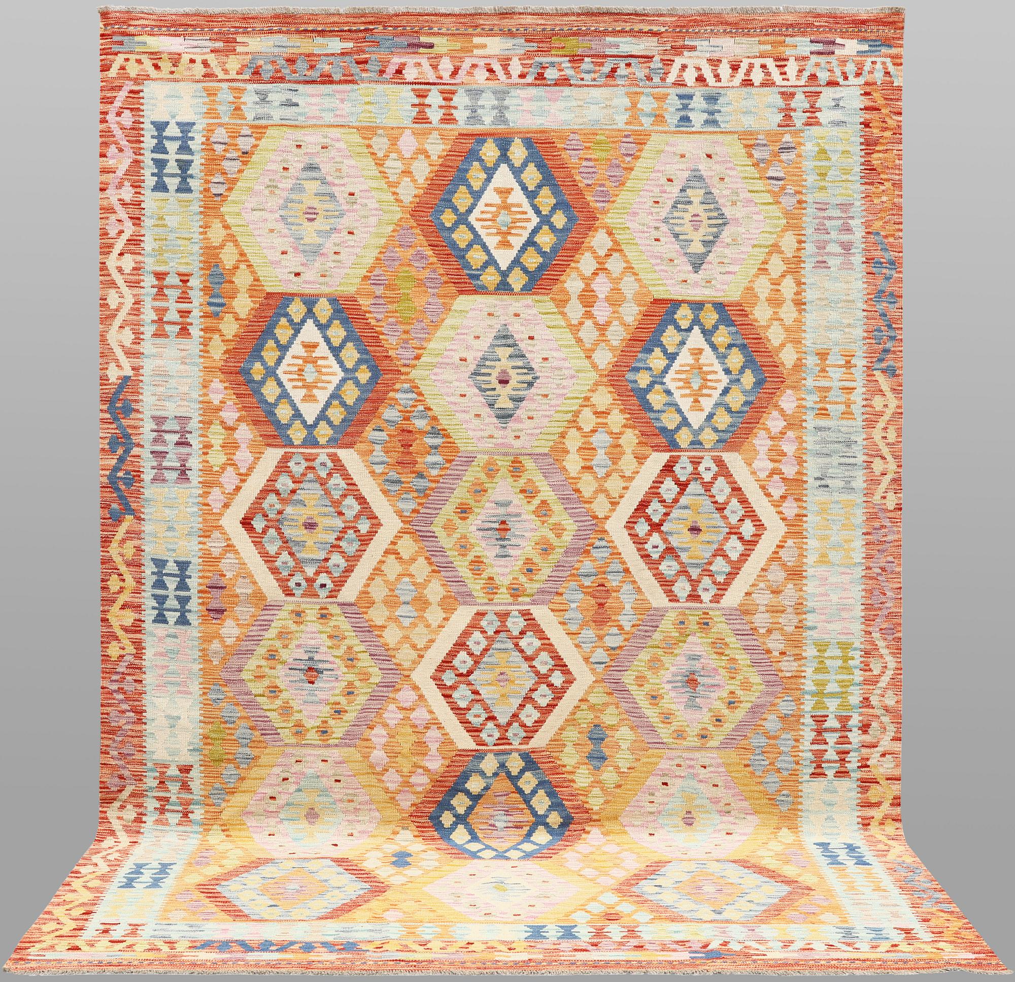 A Kilim rug, approx. 299 x 205 cm.