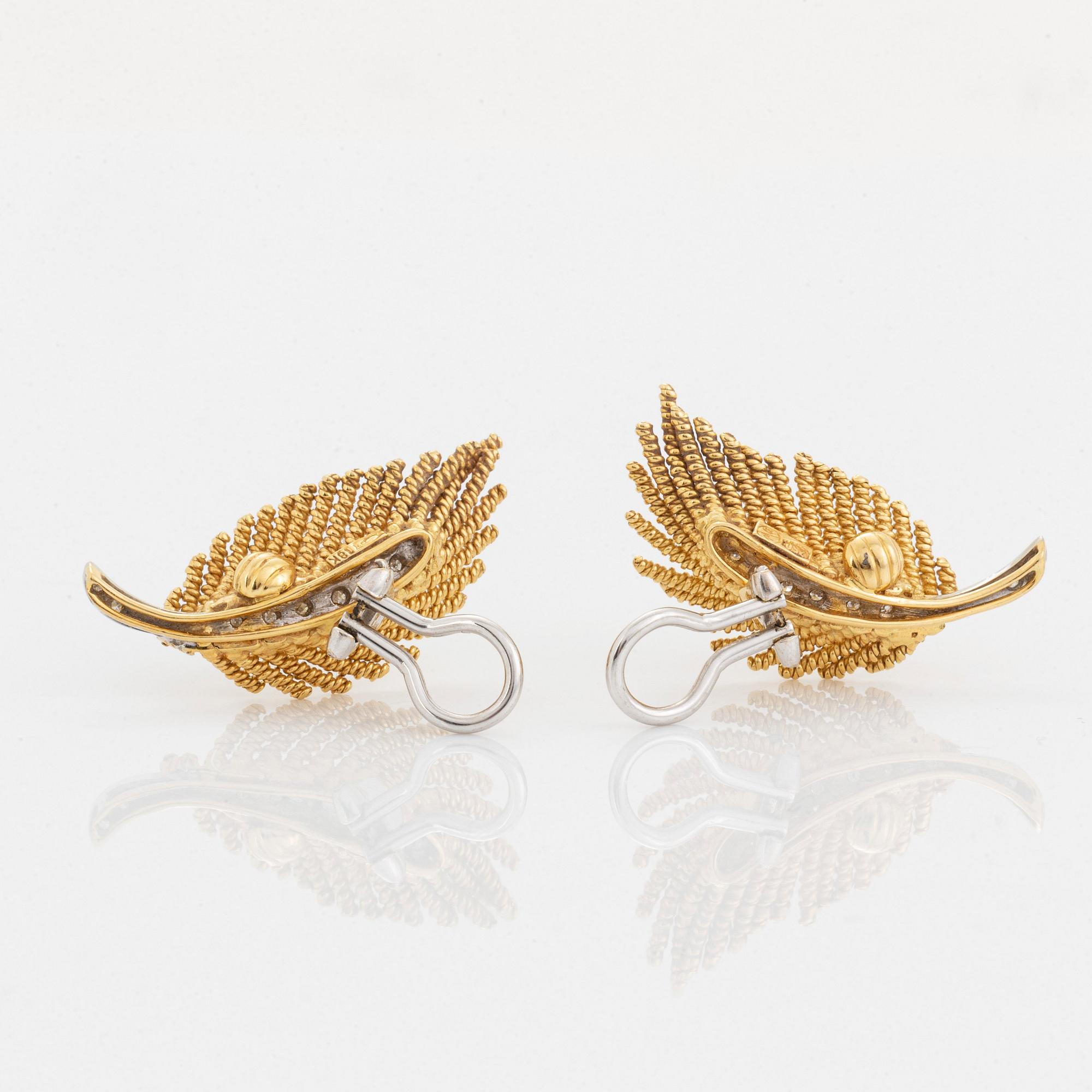Ett par örhängen 18K guld med åttkantslipade diamanter.