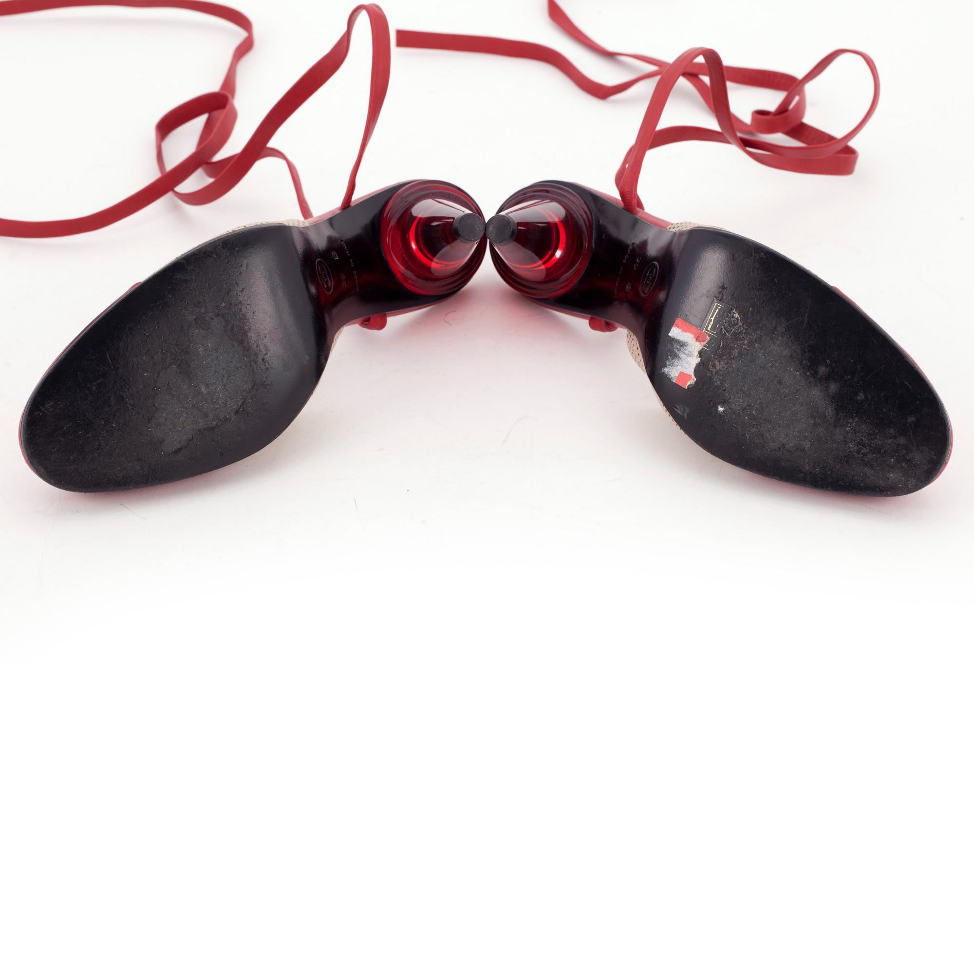 CHANEL,  ett par slingbacks / sandaletter. Storlek 39.