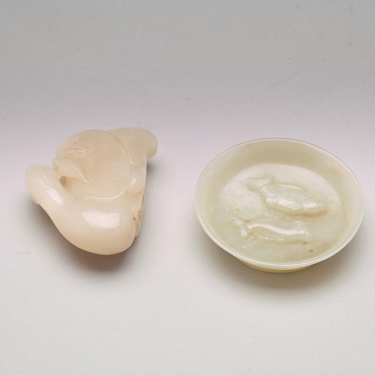 A Chinese nephrite sculptured bird and a double fish dish, 20th century.