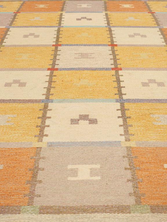 A CARPET, flat weave, 305,5 x 205,5 cm, signed AGDA ÖSTERBERG.