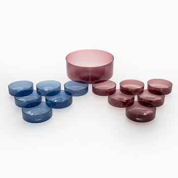 Timo Sarpaneva, dessertskålar 12 st samt skål, i-serien, Iittala, Finland.