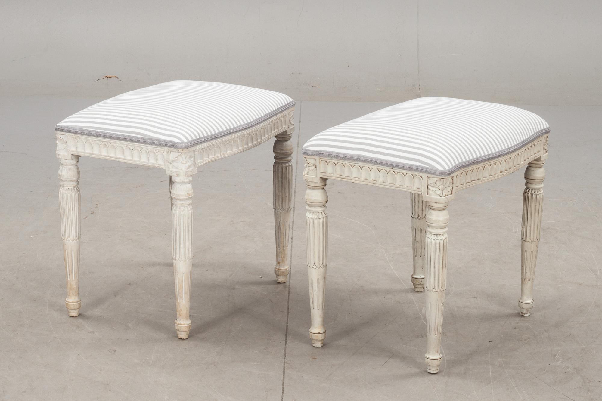 TABURETTER, ett par, gustaviansk stil, 1900-talets första hälft.