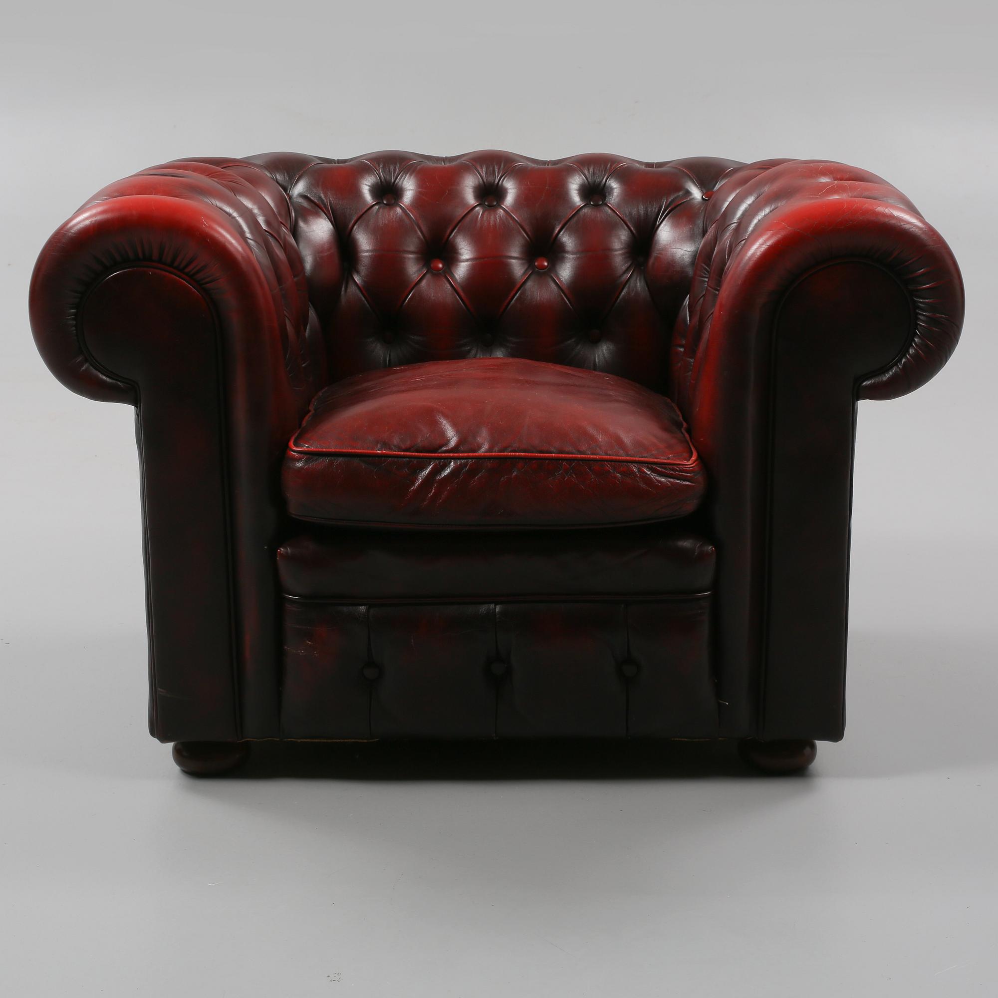 FÅTÖLJ, Chesterfield-modell, 1900-talets andra hälft.