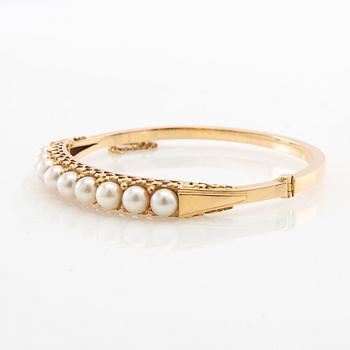 Bracelet 18K gold with cultured pearls.