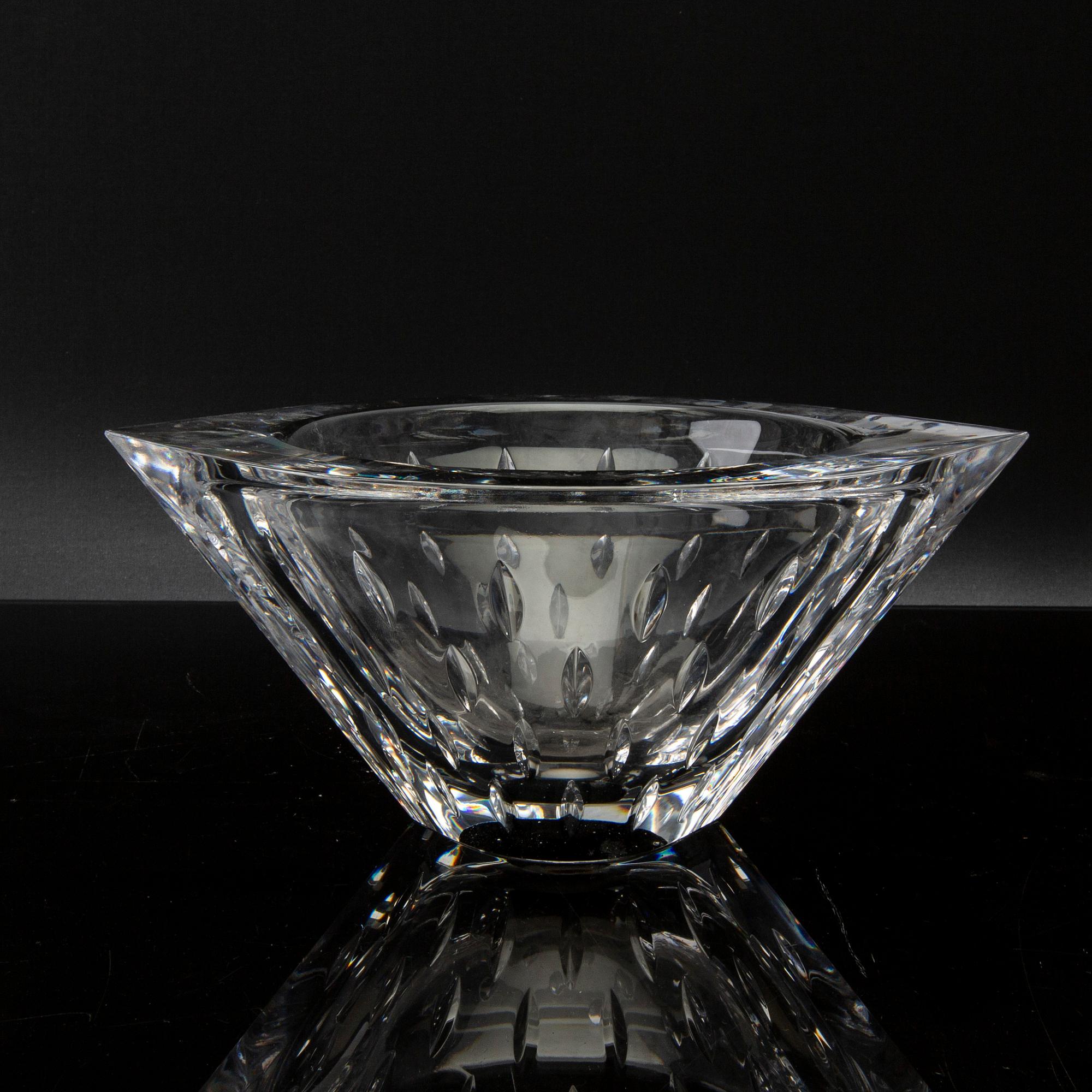 JAN JOHANSSON, two signed Orrefors glass bowls. Models. 21th century.