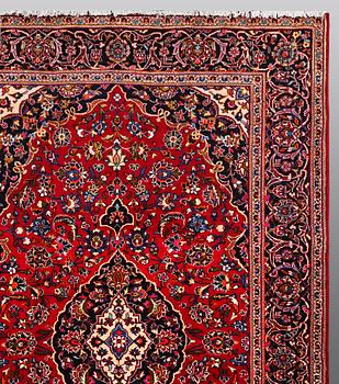 A CARPET, Kashan, ca 318 x 200 cm.