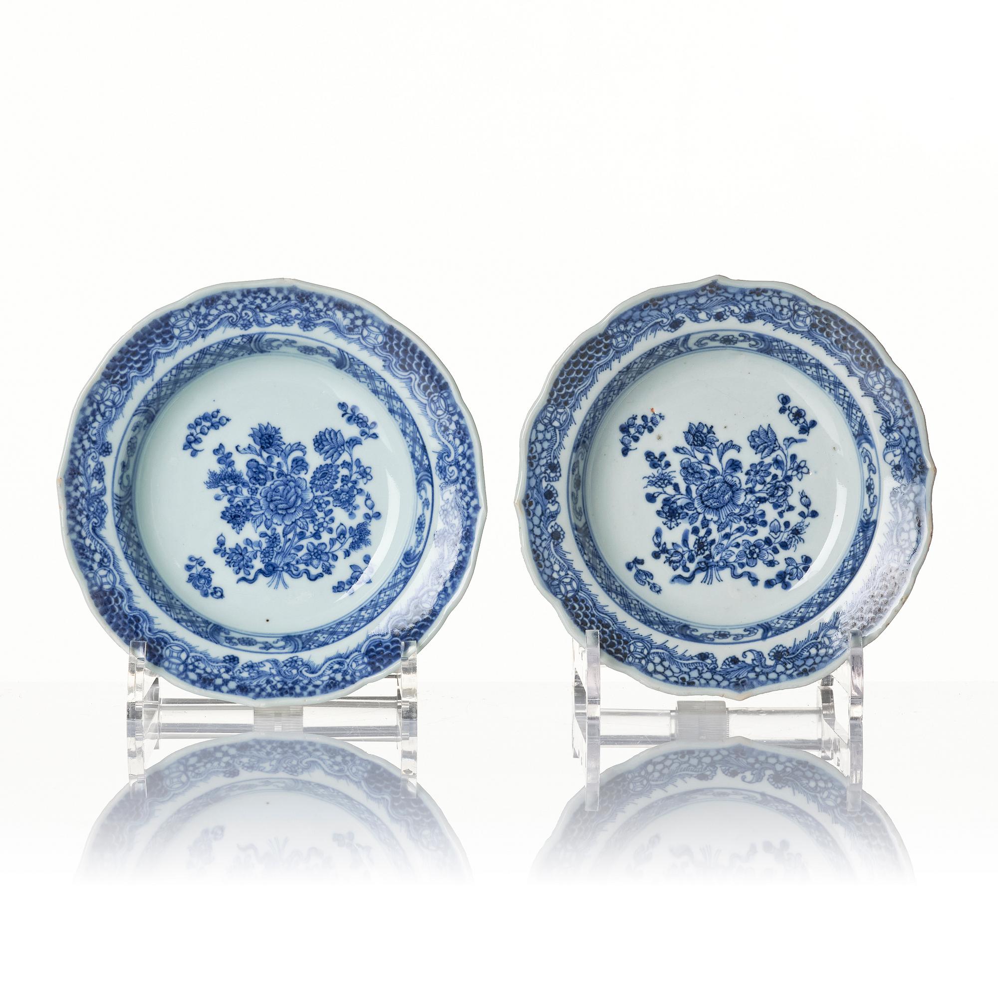 A blue and white bowl and six dessert dishes, Qing dynasty, Qianlong (1736-95).