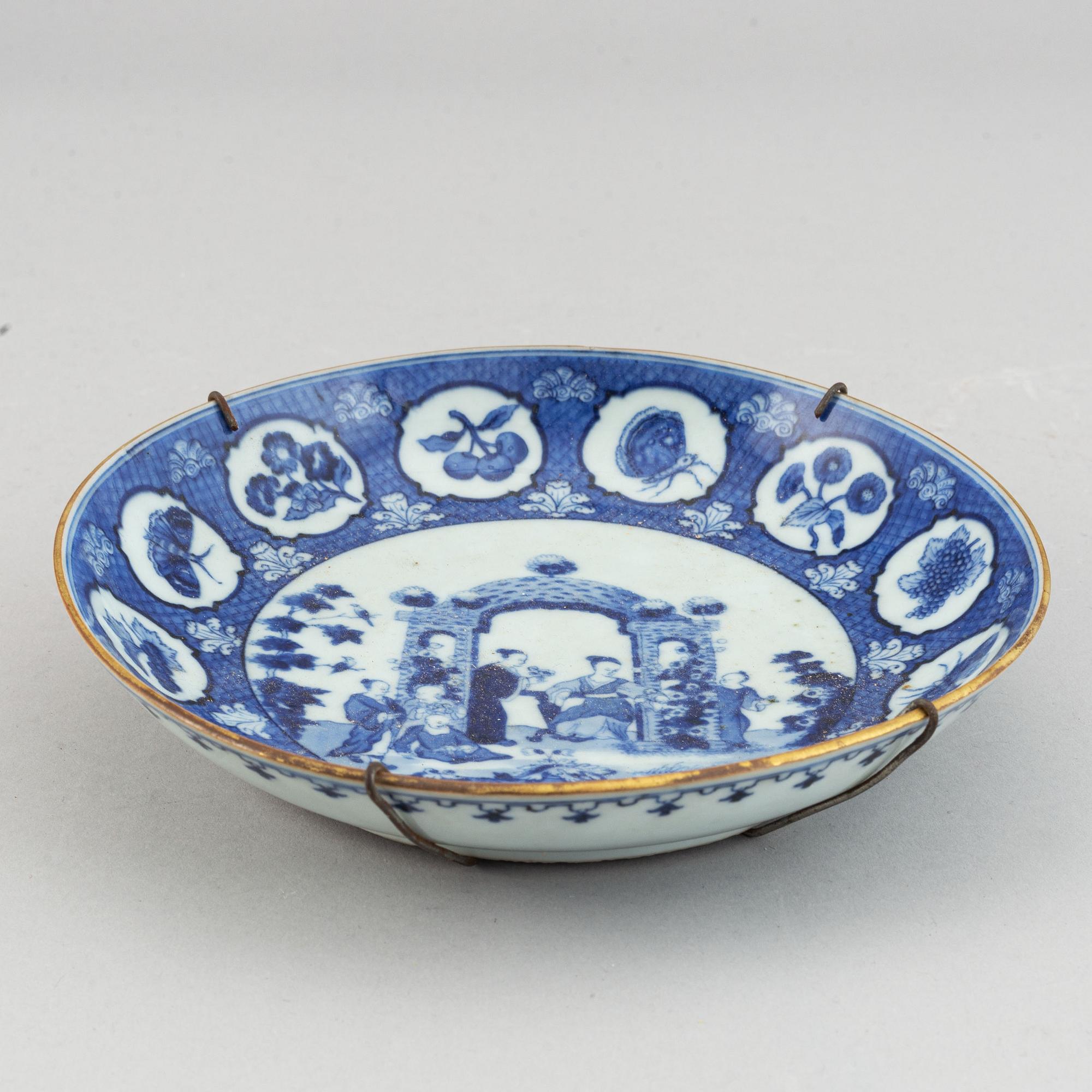 A blue and white Chinese Export dish, Qing dynasty, Qianlong (1736-95).