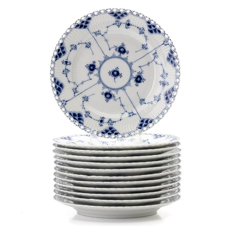 Royal Copenhagen, assietter, 12 st, porslin, "Musselmalet helblonde", Danmark.