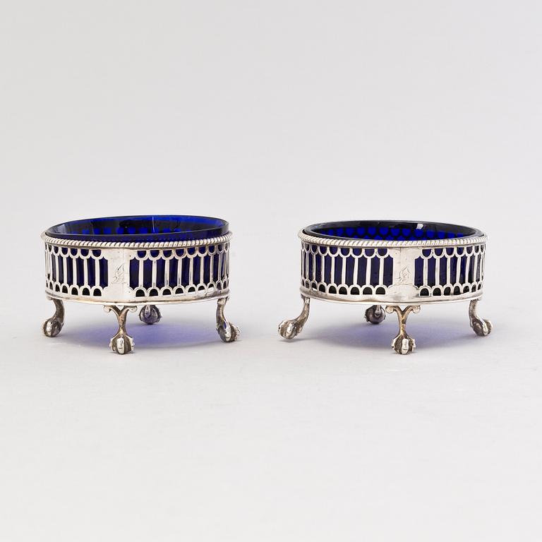 SALTKAR, 3 st, sterling silver, Edward Lowe, 1769 och Francis Stamp, 1780-tal, London.