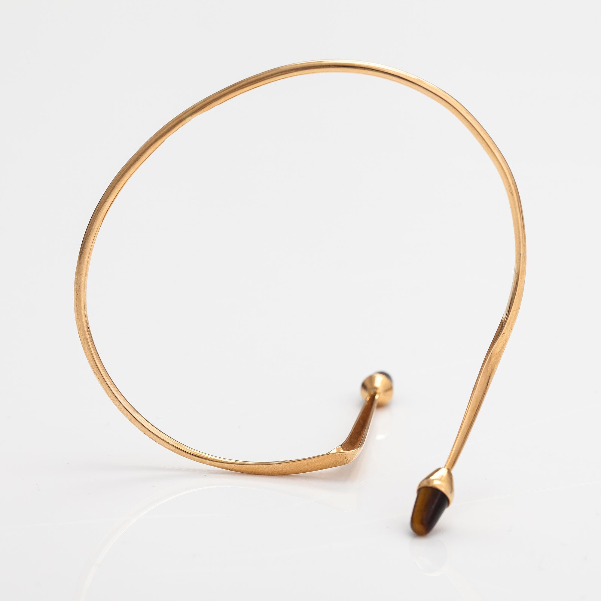 Elis Kauppi, A 14K gold bracelet/bangle with tiger's eyes. Kupittaan kulta, Turku 1961.