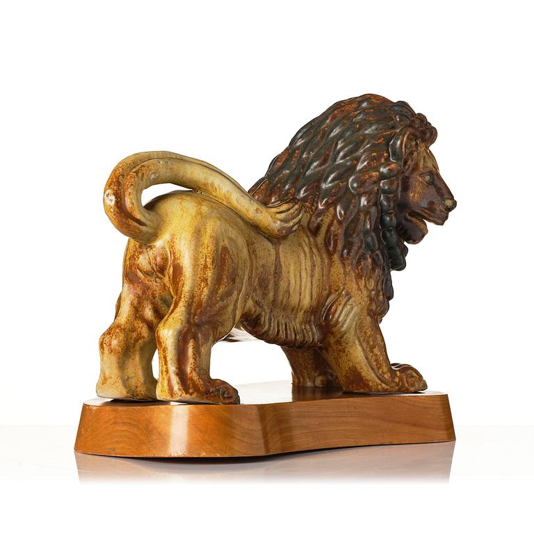 Gunnar Nylund, a stoneware "Leo" sculpture of a lion, Rörstrand, Sweden, 1950-51.