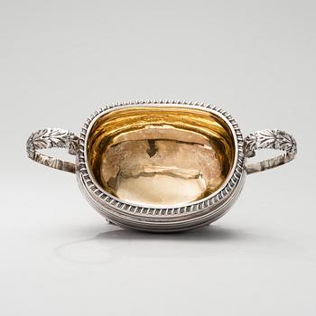 SOCKERSKÅL, sterling silver, Rebecca Emes & Edw. Barnard I, London 1825. Vikt 392 g.