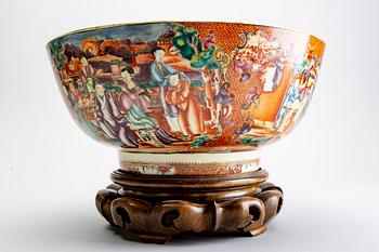 A famille rose punch bowl, Qing dynasty, Qianlong (1736-95).