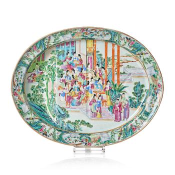 1259. A large Canton famille rose steak dish, Qing dynasty, 19th century.
