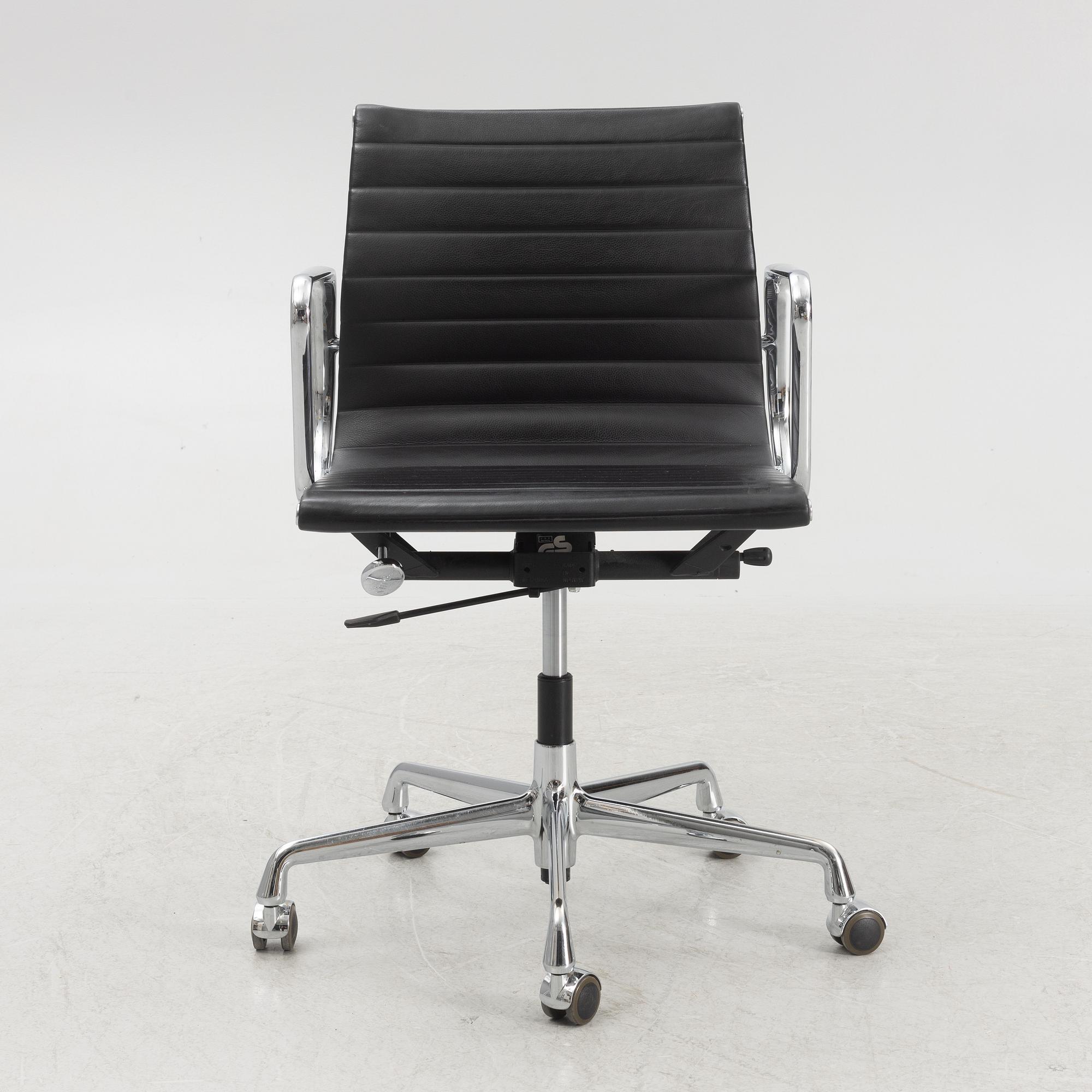 Charles & Ray Eames, kontorsstol, "EA117" Vitra.