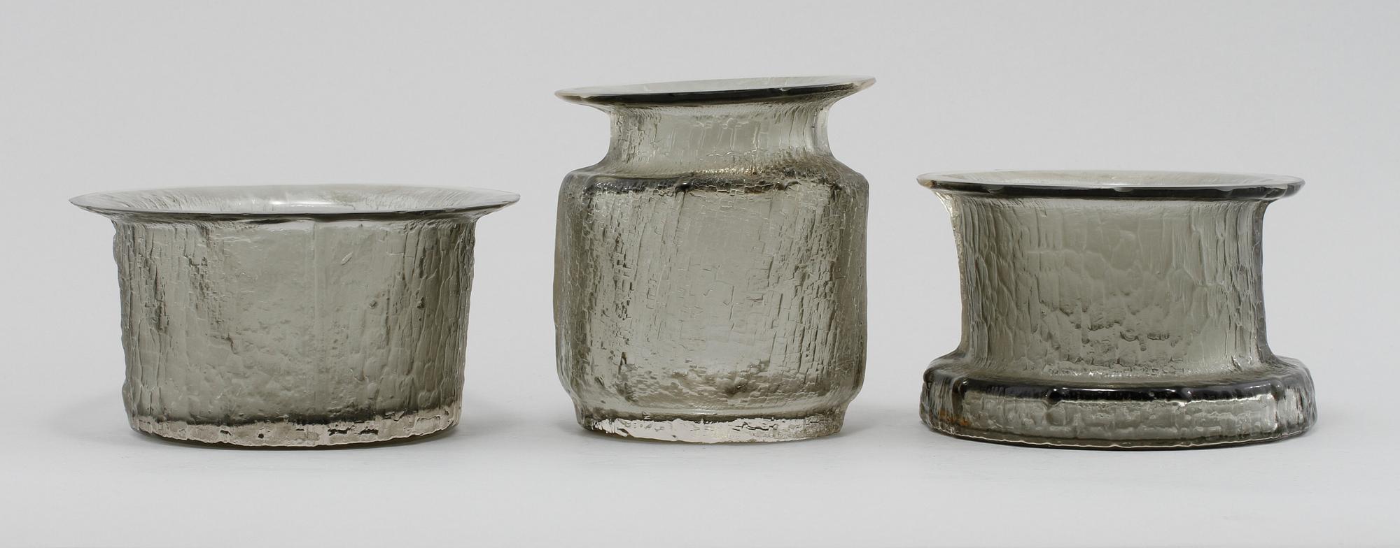 VAS samt SKÅLAR, 2 st, glas, Timo Sarpaneva, signerade, Iittala, 1900-talets andra hälft.