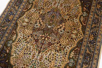 A Tabriz rug, a. 214 x 137 cm.