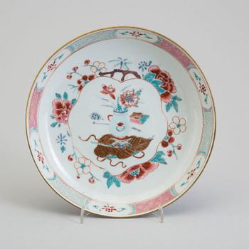 A famille rose export porcelain cappuciner brown dish, Qing dynasty, Qianlong (1736-95).