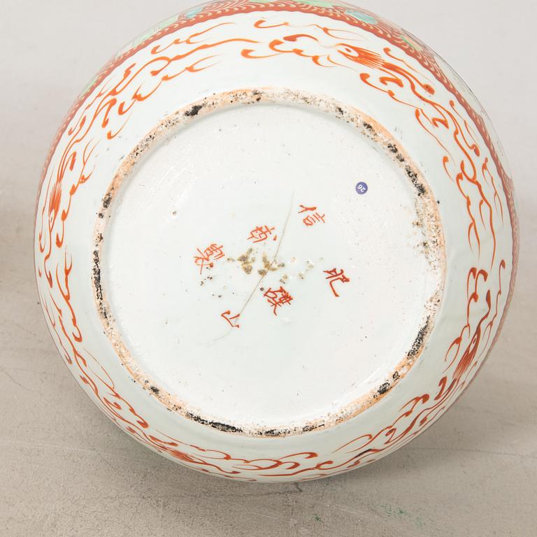 Vase Japan, late 19th century porcelain.