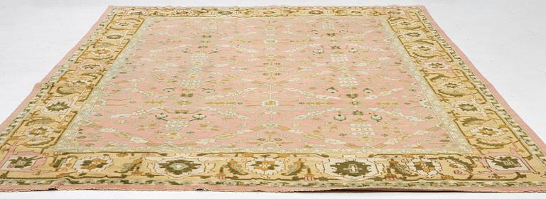 Carpet, India, possibly Amritsar, 1920s, approx. 402 x 305 cm.