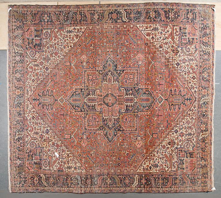 SEMIANTIK/OLD HERIS. 436 x 396,5 cm.