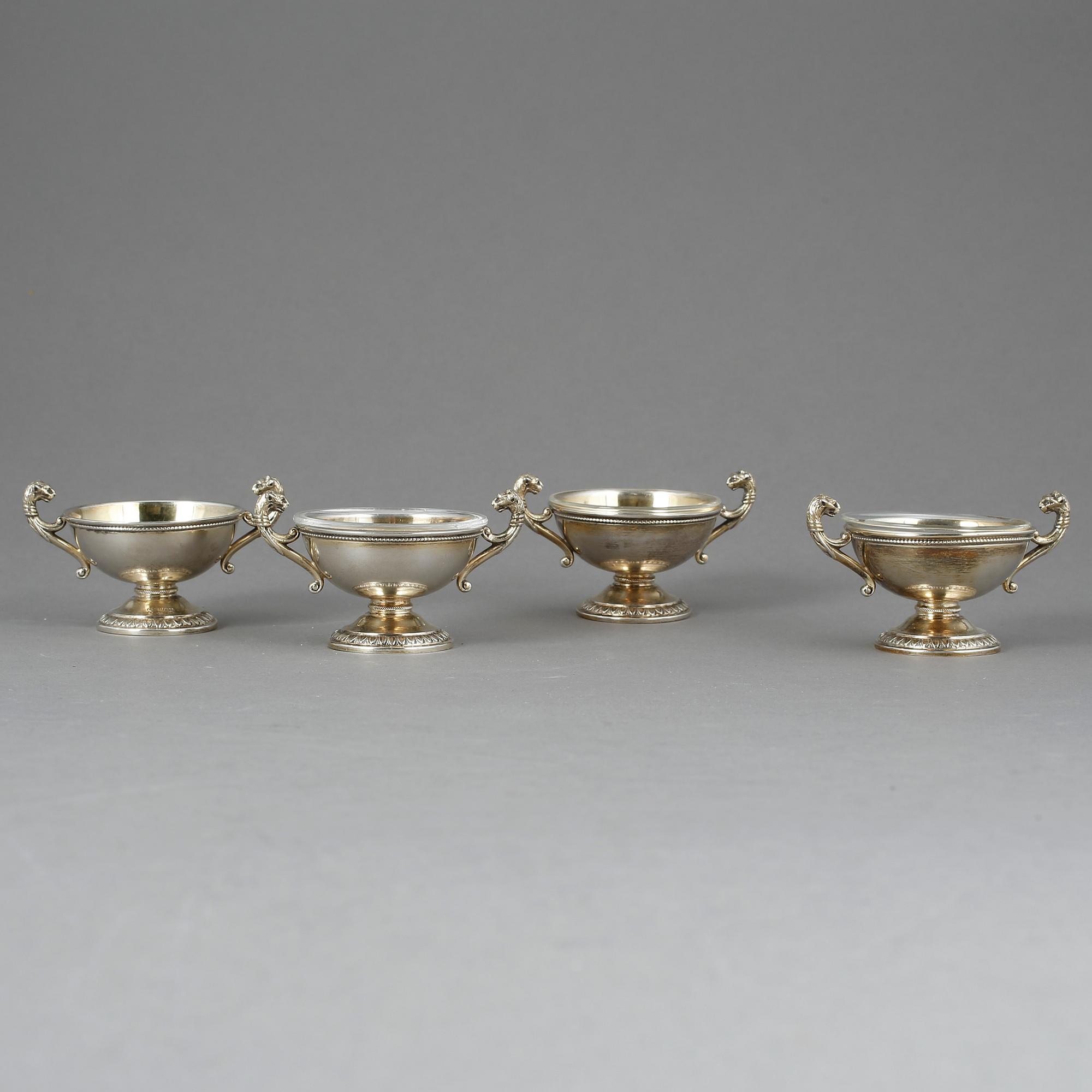 SALTKAR PÅ FOT, 4 st, silver, empirestil, CG Hallberg, Stockholm 1913. Tot ca 184 gram.