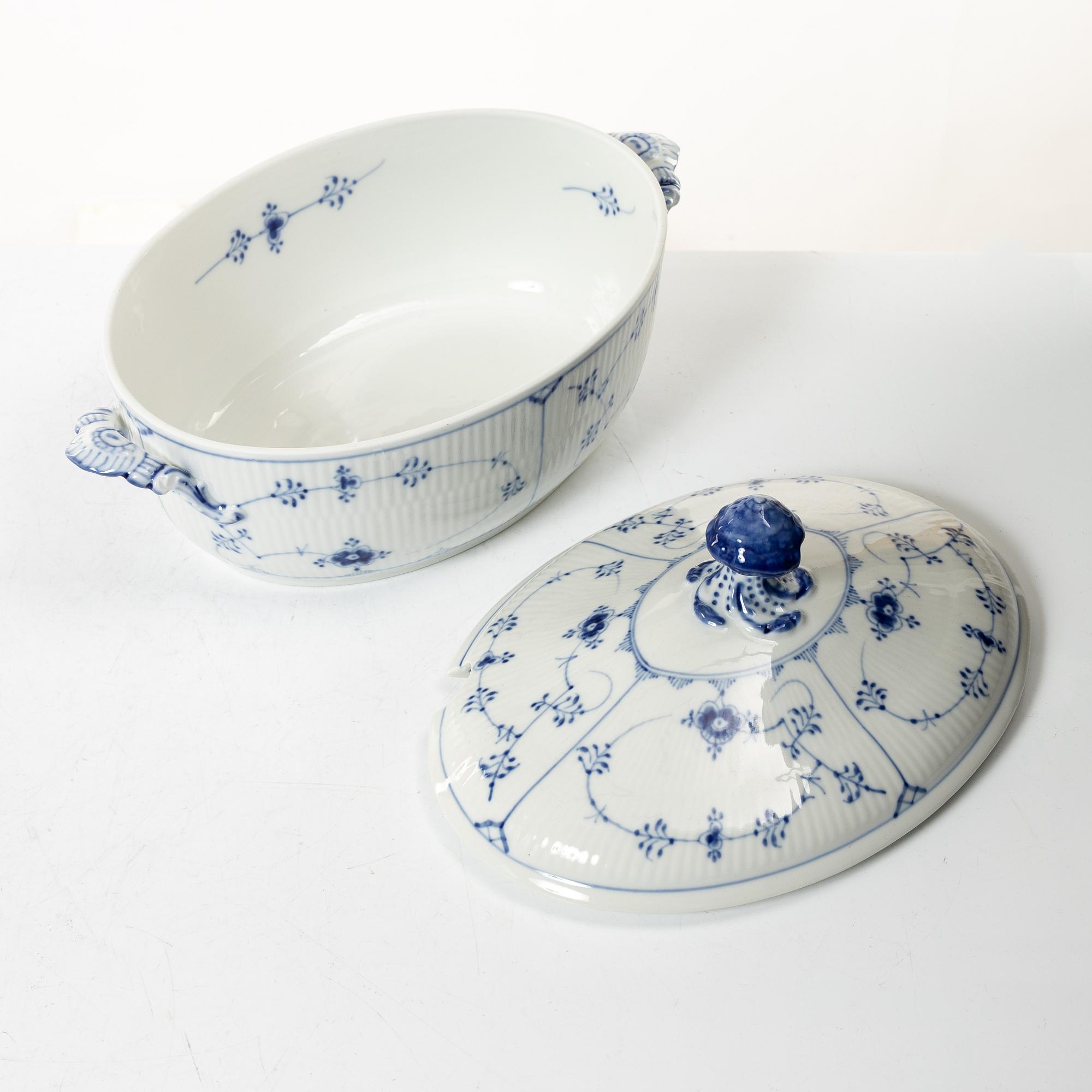 Royal Copenhagen, servisdelar, 9 st, "Musselmalet halvblonde", Danmark.