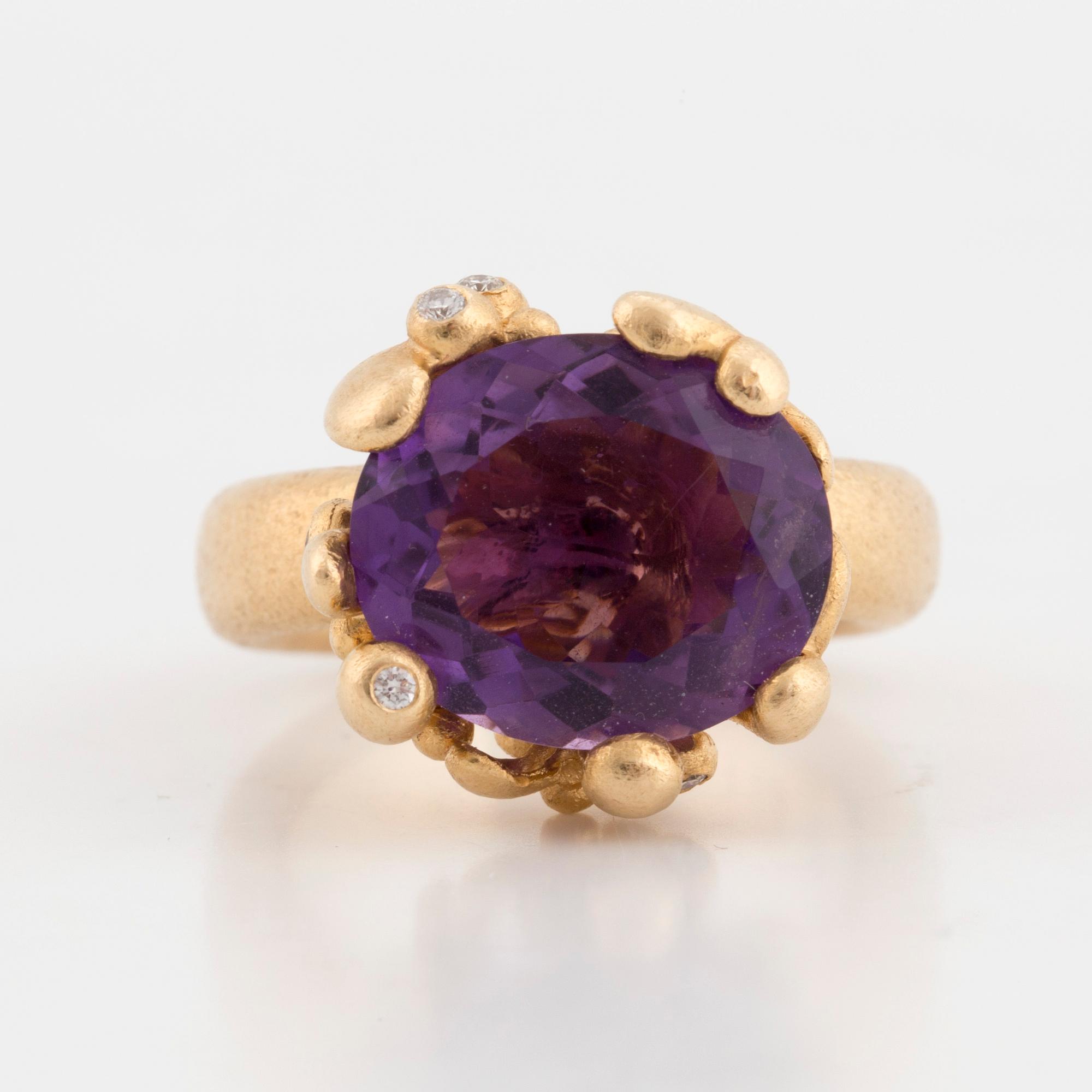 OLE LYNGGAARD, 'Flower basket' ring, med ametist.