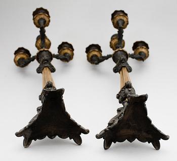 KANDELABRAR, 1 par, förgylld och patinerad metall, empirestil, sekelskiftet 1900.