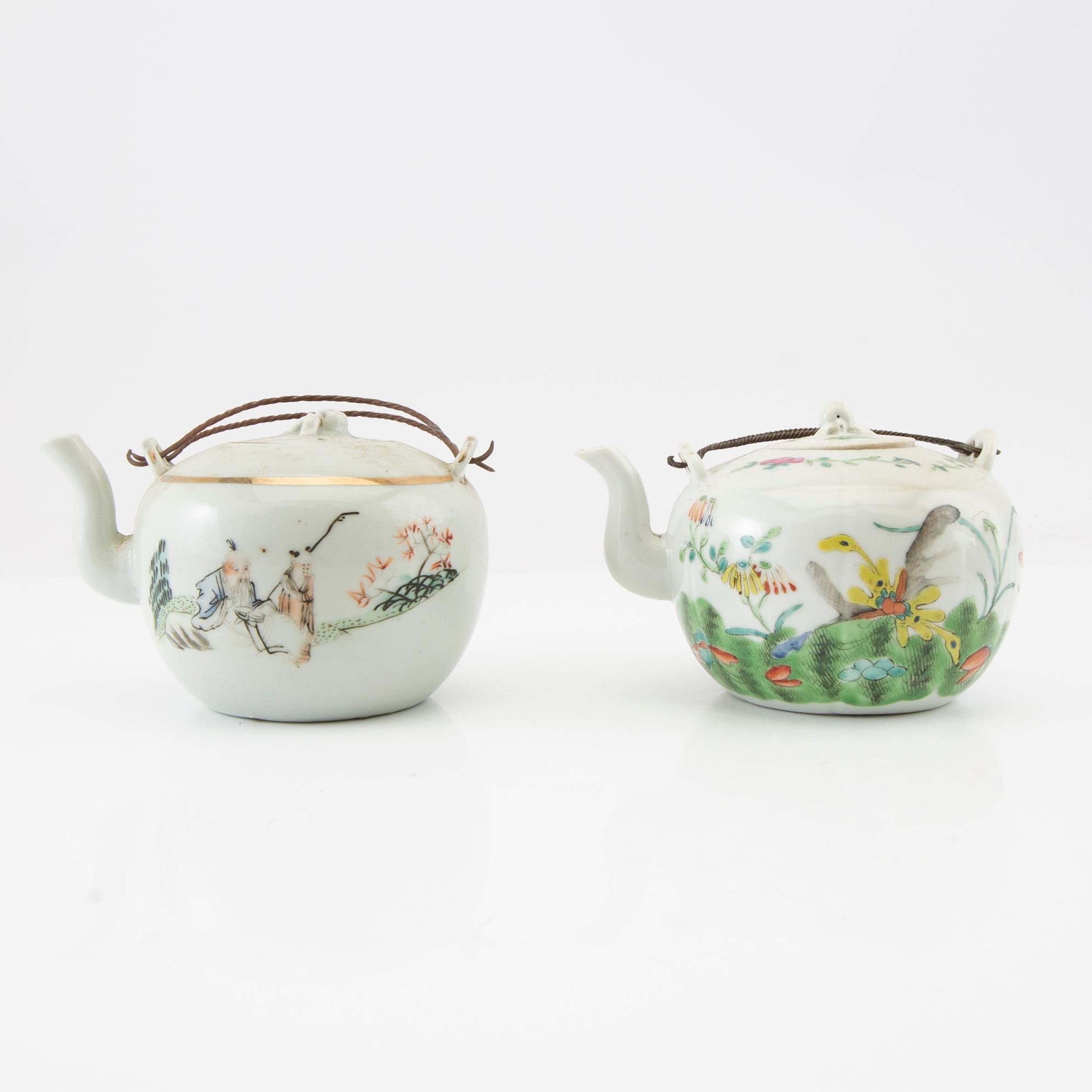 A set of four Chinese tea pots, 20th century.