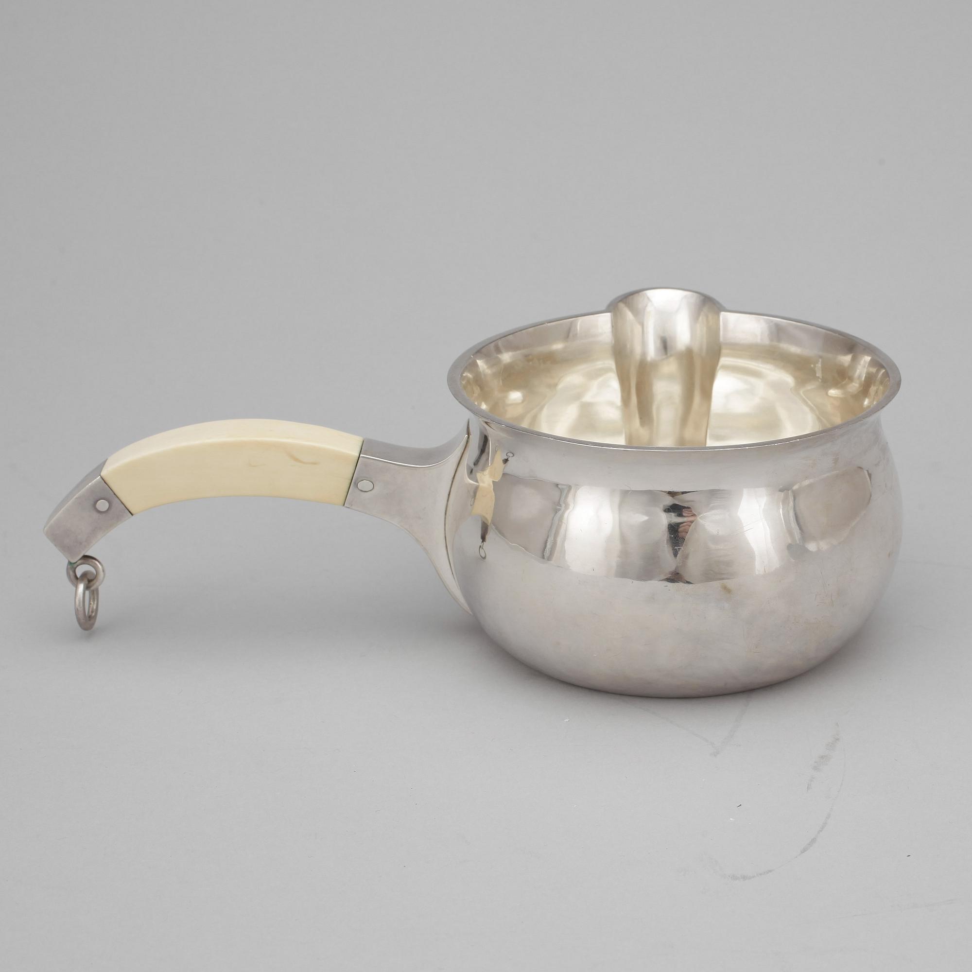 SÅSPANNA, silver resp ben, Bengt Liljedahl, Stockholm 1967. Vikt: 265 gram.