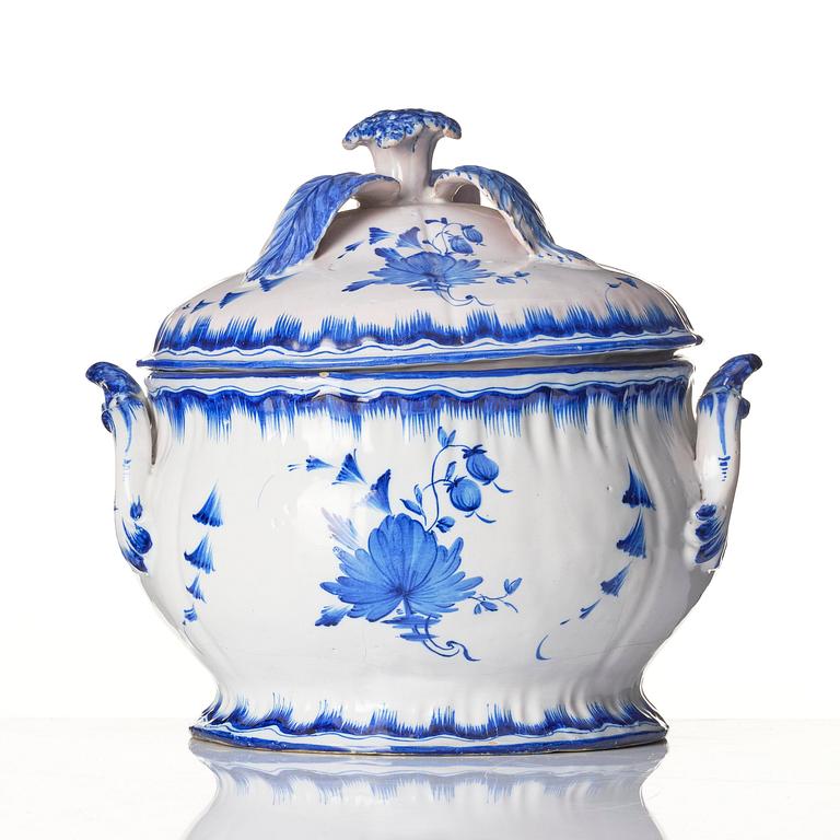 A large Marieberg faience tureen with cover, 1760's.