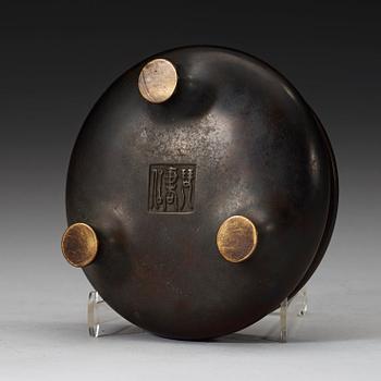 A bronze tripod censer, Qing dynasty (1644-1912).