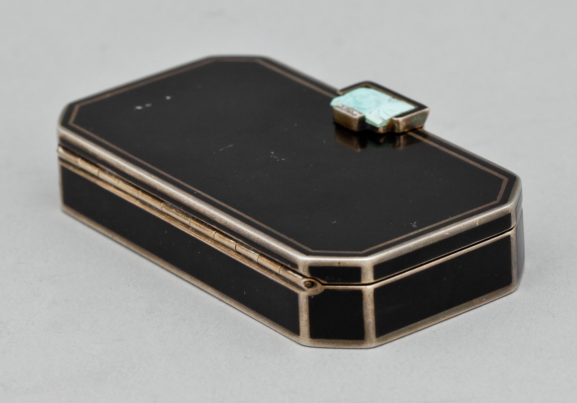 SMINKDOSA, svart emalj och förgyllt silver, Art deco, Auguste Peyroula, Frankrike, 1920-tal.