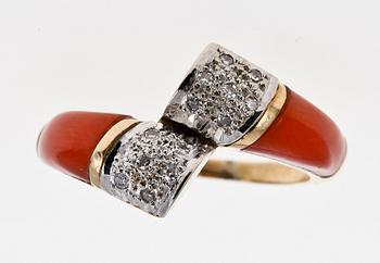 RING, 18 K guld med korall och briljantslipade diamanter, tot 0.18 ct.