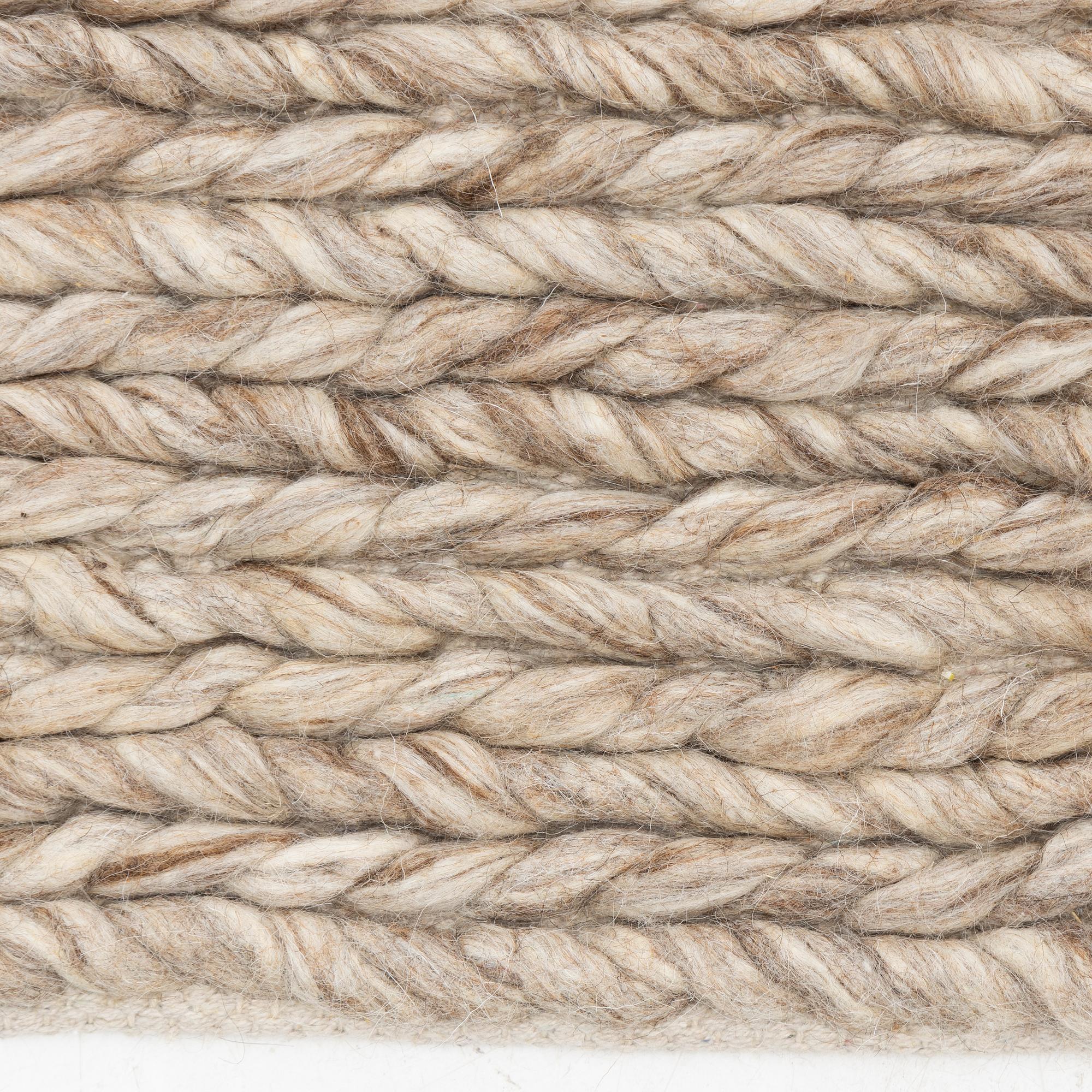 Matta, "Chunky wool sand", Lotta Agaton Interiors x Layered, ca 400 x 300 cm.