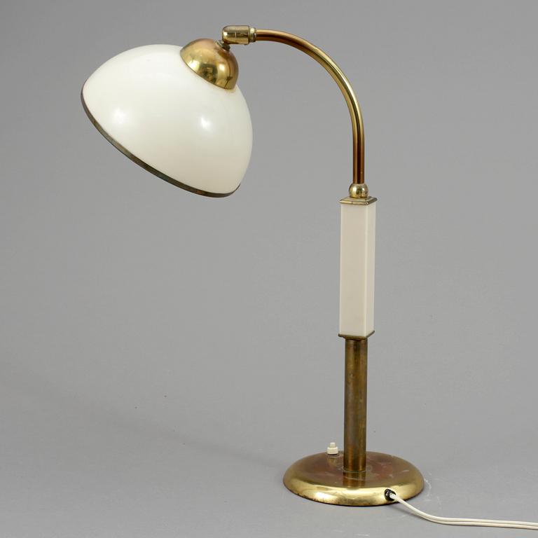 BORDSLAMPA, 1900-talets första hälft.