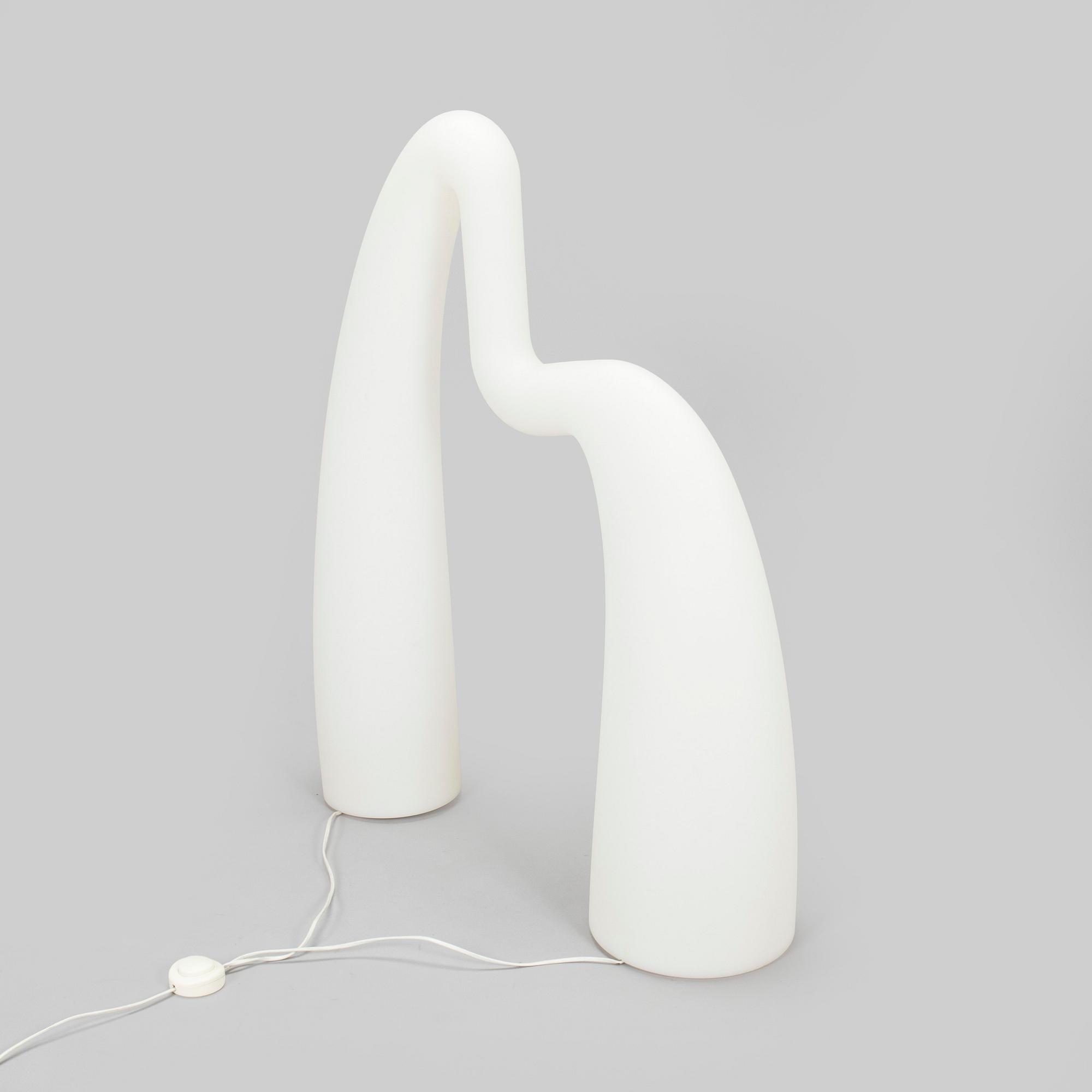 Eero Aarnio, lattiavalaisin "Flamingo", Melaja Oy.