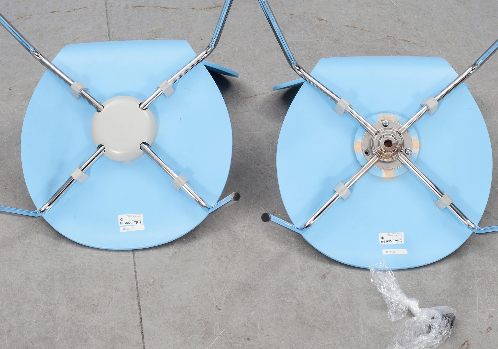 STOLAR, ett par, "Myran", Arne Jacobsen, Fritz Hansen, Danmark, tillverkade 1997.